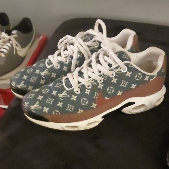 Louis Vuitton Monogram Blue and White Sneakers - Picture 2 of 4